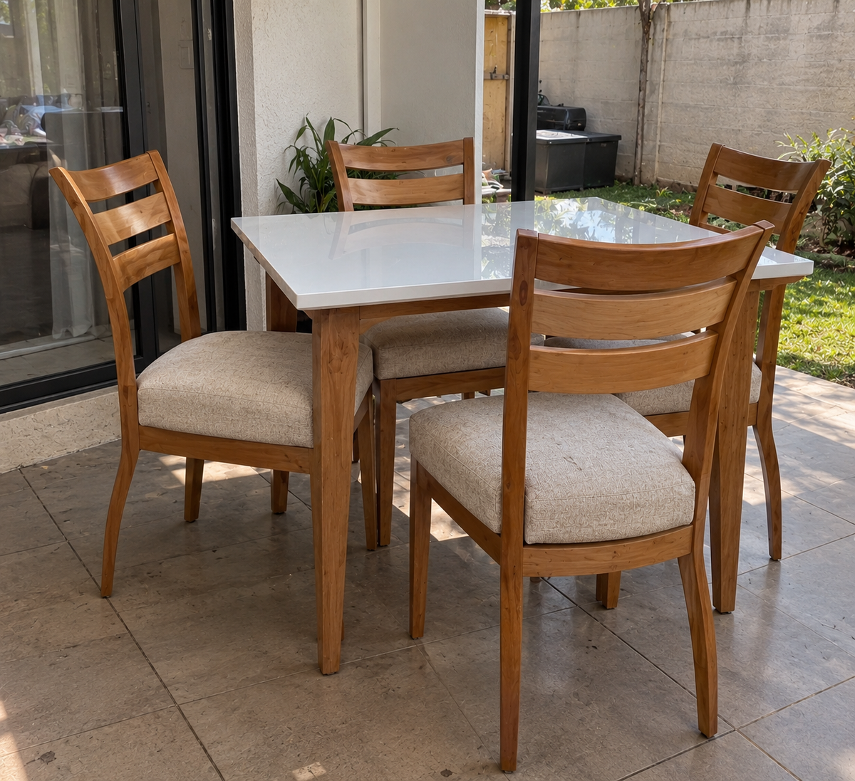 Comedor Alaska  de 4 pts  en tela antifluido