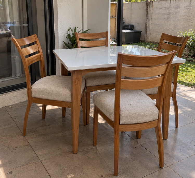 Comedor Alaska  de 4 pts  en tela antifluido
